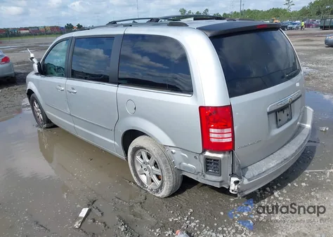 2010 Chrysler Town & Country Touring z USA, uszkodzony, nr VIN 2A4RR5D14AR214553